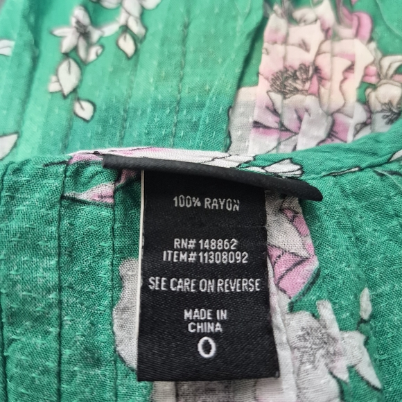Torrid Top Green White Pink Floral Sleeveless Button Front Vneck Size Torrid L - Picture 9 of 9